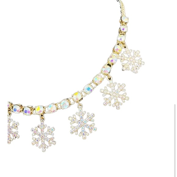 Betsy Johnson snowflake necklace**SOLD** - Picture 3 of 5